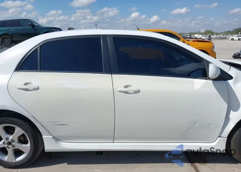 2011 Toyota Corolla S z USA, uszkodzony, nr VIN 2T1BU4EE7BC569140